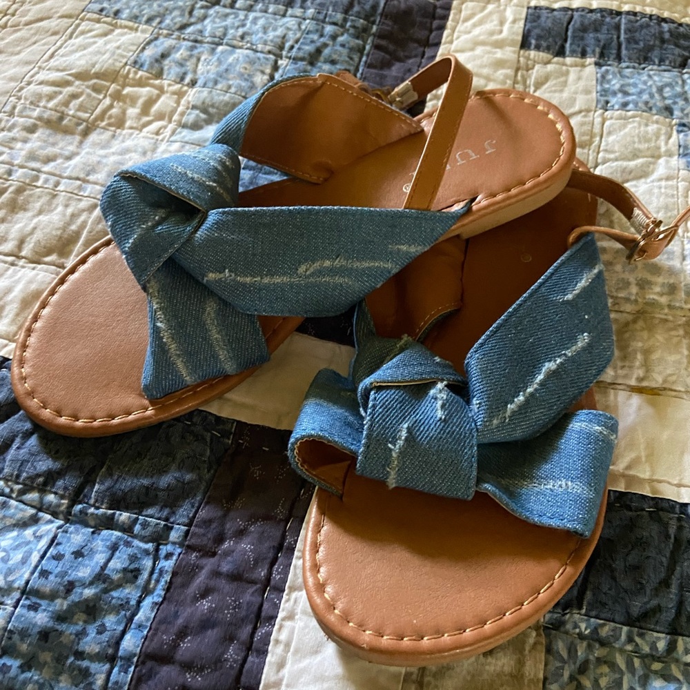 Brand new, never been worn. Just didn’t like them after I unwrapped them.